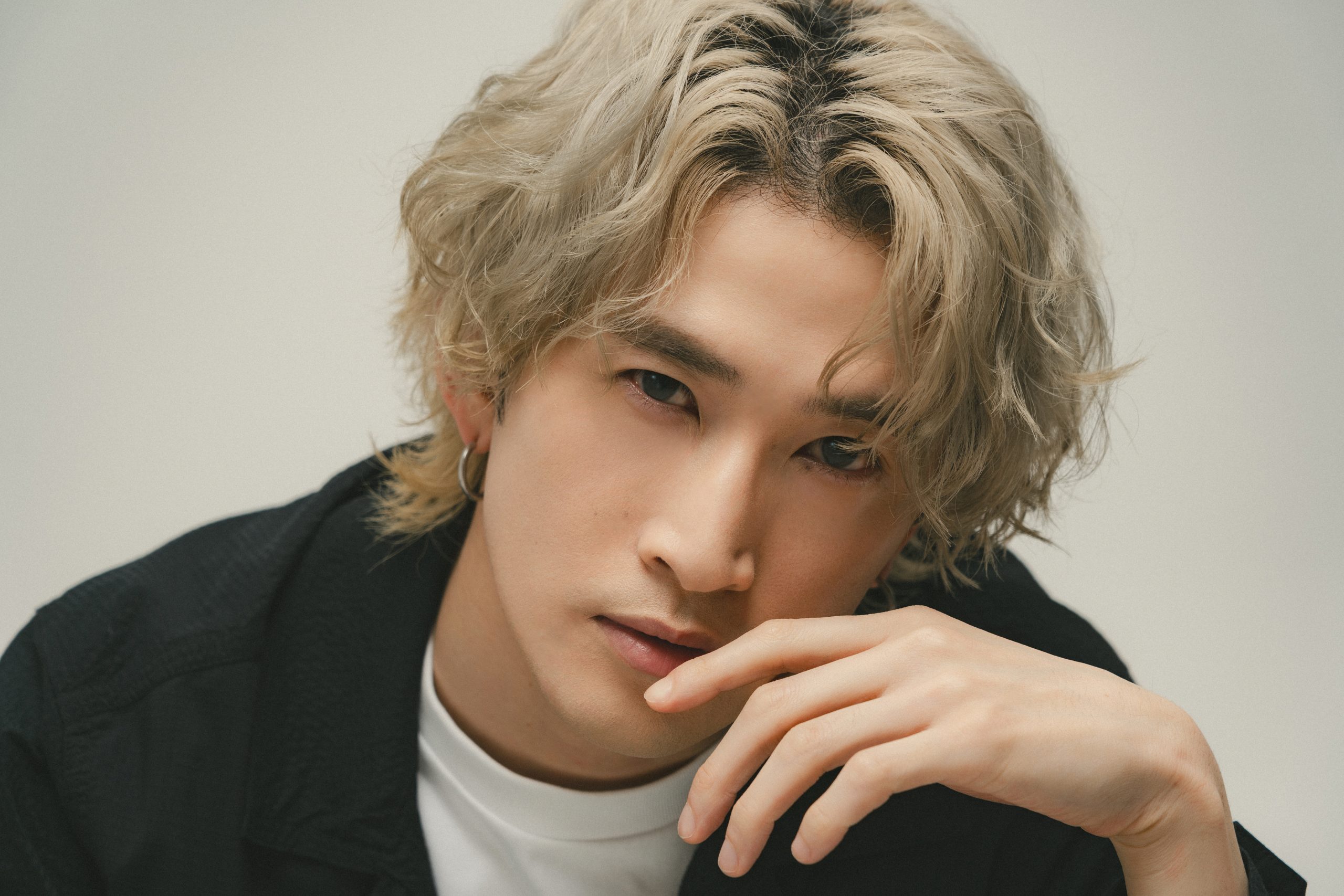 高橋駿一】2025カレンダー表紙ビジュアル解禁！！ - 株式会社アニモ